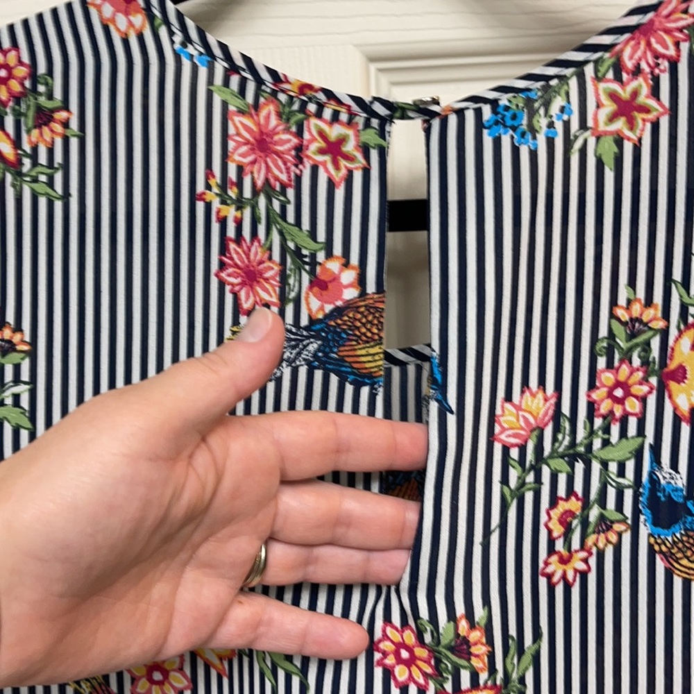 Cap Sleeve Blouse With Bird Pattern - image 6